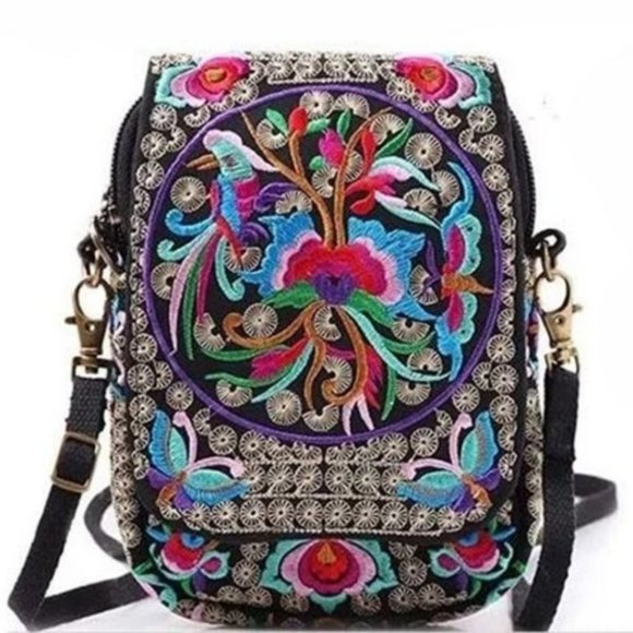 π₯SOLD IN STORE LOCATIONπ₯LAST ONE! -Small Embroidered Cross Body Boho Phone Bag - Picture 2 of 9